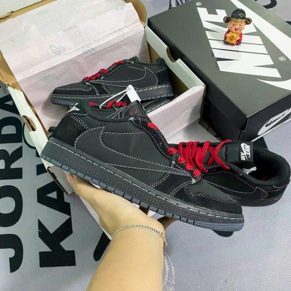 Giày Sneaker Nike Air Jordan 1 Low Đen Viền Trắng Dây Đỏ