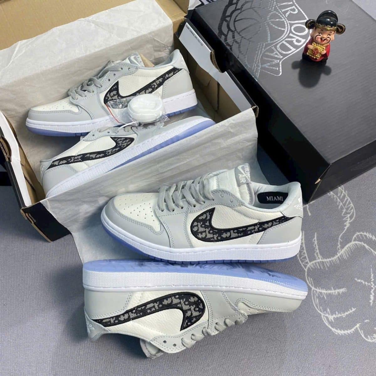 Giày Sneaker Air Jordan 1 Low Miami Dior Swoosh – Xám Trắng - Ảnh 1
