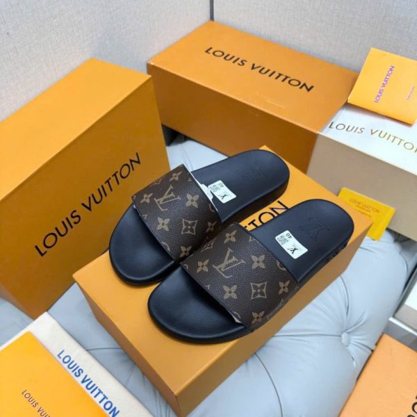 Dép Louis Vuitton Nam Da Cao Cấp Monogram Màu Nâu – LV Pool Slide Sang Trọng