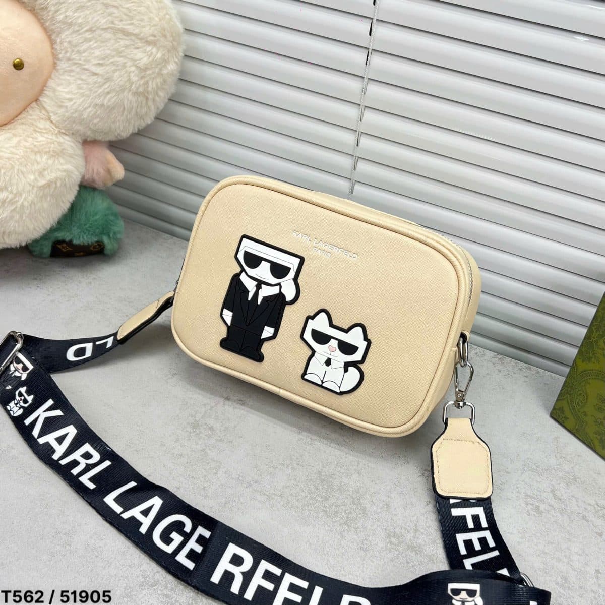 Túi Đeo Chéo Thời Trang Beige Họa Tiết Nhân Vật & Mèo – Dây Đeo Bản Lớn - Ảnh 1