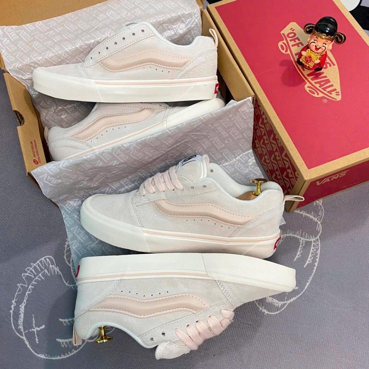 Giày Sneaker Vans Old Skool Màu Kem Sữa – Phong Cách Trẻ Trung, Dễ Phối Đồ - Ảnh 1